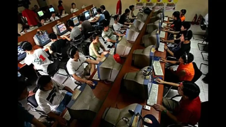 Philippine internet café setup showing computer monitors in a row representing 2000s cybercafé gaming culture